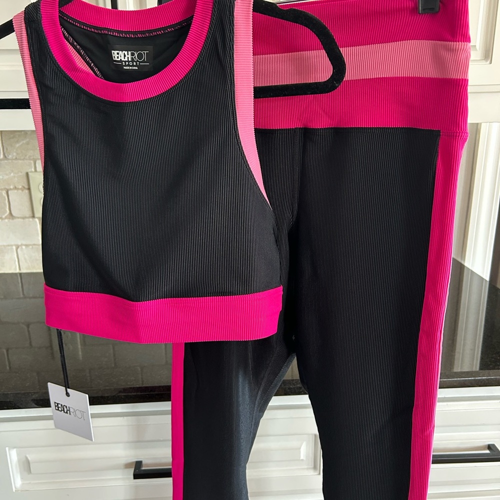 Beach Riot Sport Black and Pink Activewear